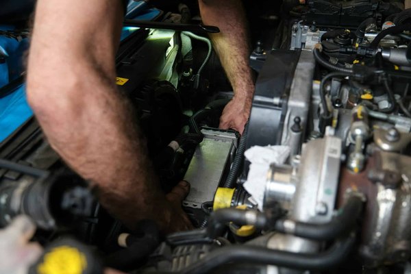 How to Choose and Install a High-Efficiency Intercooler on a Mitsubishi Evo for Cooler Intake Air?