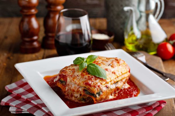 How to Create a Rich and Flavorful Vegetarian Lasagna with a Creamy Bechamel?